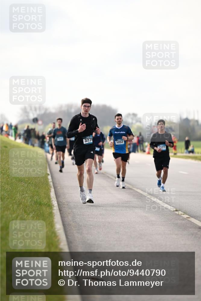 12.04.2026 - 45. Internationalen Wilhelmsburger Insellauf Dr. Thomas Lammeyer http://msf.ph/oto/9440790 12.04.2026 10:06:04 Laufen 3778, 5052, 9377 meine-sportfotos.de