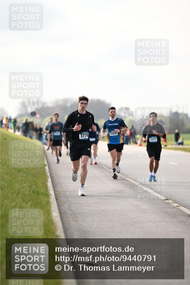 12.04.2026 - 45. Internationalen Wilhelmsburger Insellauf Dr. Thomas Lammeyer http://msf.ph/oto/9440791 12.04.2026 10:06:04 Laufen 3778, 5052, 2377 meine-sportfotos.de