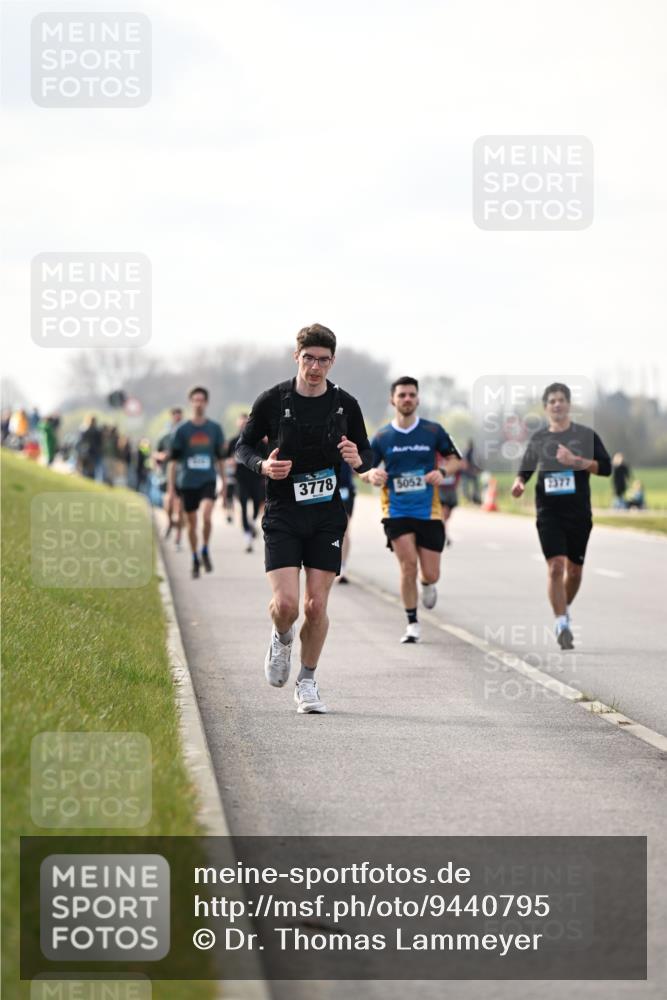 12.04.2026 - 45. Internationalen Wilhelmsburger Insellauf Dr. Thomas Lammeyer http://msf.ph/oto/9440795 12.04.2026 10:06:05 Laufen 3778, 5052, 2377 meine-sportfotos.de