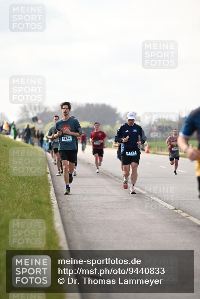 12.04.2026 - 45. Internationalen Wilhelmsburger Insellauf Dr. Thomas Lammeyer http://msf.ph/oto/9440833 12.04.2026 10:06:10 Laufen 4242, 4713 meine-sportfotos.de