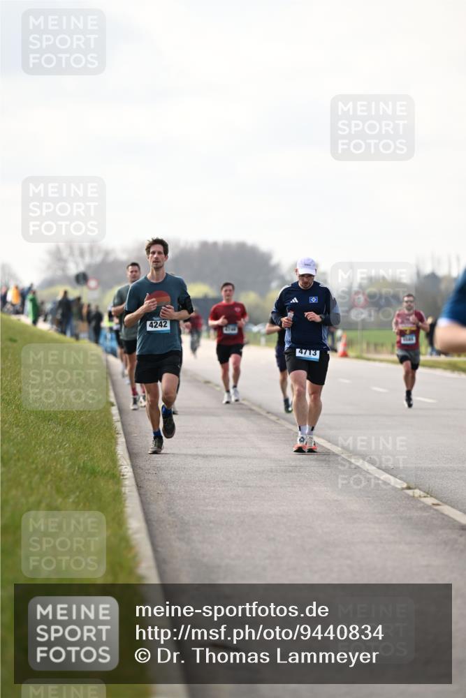 12.04.2026 - 45. Internationalen Wilhelmsburger Insellauf Dr. Thomas Lammeyer http://msf.ph/oto/9440834 12.04.2026 10:06:11 Laufen 4242, 4713 meine-sportfotos.de