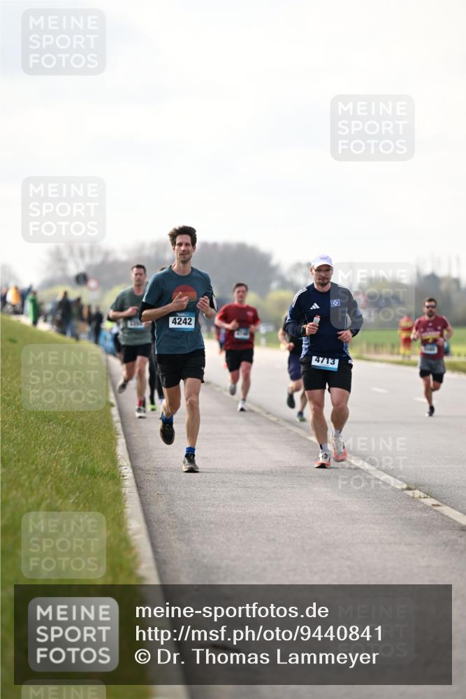 12.04.2026 - 45. Internationalen Wilhelmsburger Insellauf Dr. Thomas Lammeyer http://msf.ph/oto/9440841 12.04.2026 10:06:11 Laufen 4242, 4713 meine-sportfotos.de