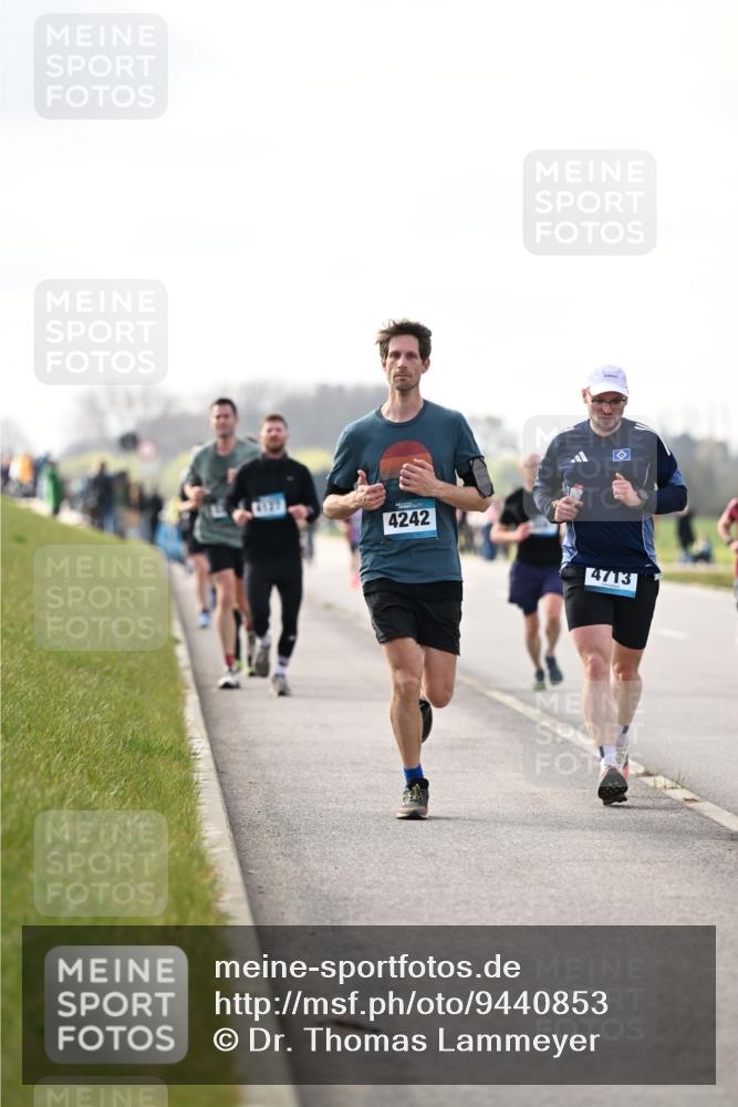 12.04.2026 - 45. Internationalen Wilhelmsburger Insellauf Dr. Thomas Lammeyer http://msf.ph/oto/9440853 12.04.2026 10:06:13 Laufen 4242, 4713 meine-sportfotos.de