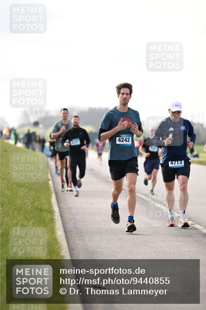 12.04.2026 - 45. Internationalen Wilhelmsburger Insellauf Dr. Thomas Lammeyer http://msf.ph/oto/9440855 12.04.2026 10:06:14 Laufen 4242, 4713 meine-sportfotos.de