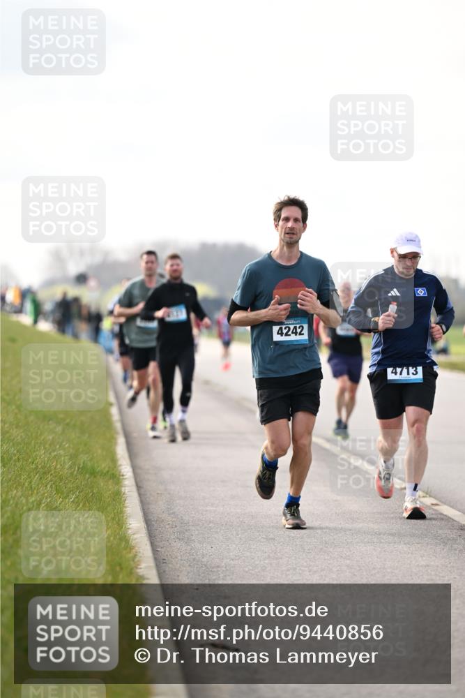 12.04.2026 - 45. Internationalen Wilhelmsburger Insellauf Dr. Thomas Lammeyer http://msf.ph/oto/9440856 12.04.2026 10:06:14 Laufen 4242, 4713 meine-sportfotos.de