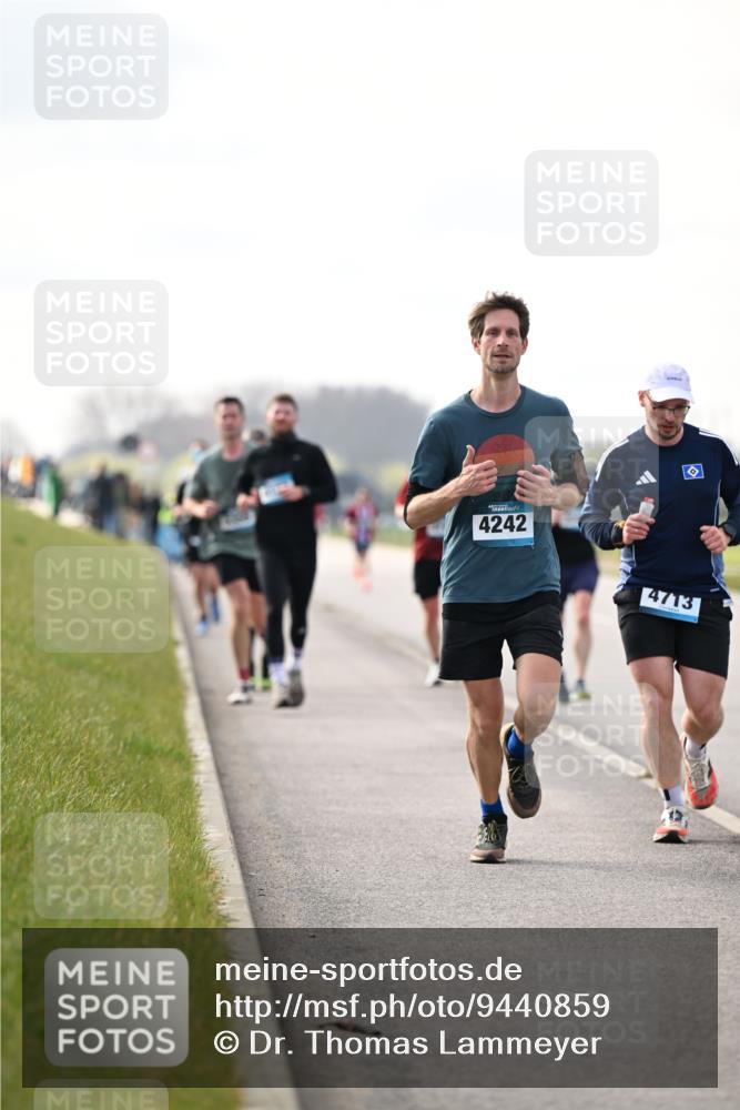 12.04.2026 - 45. Internationalen Wilhelmsburger Insellauf Dr. Thomas Lammeyer http://msf.ph/oto/9440859 12.04.2026 10:06:14 Laufen 4242, 216, 4713 meine-sportfotos.de