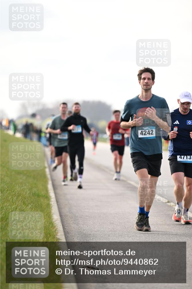 12.04.2026 - 45. Internationalen Wilhelmsburger Insellauf Dr. Thomas Lammeyer http://msf.ph/oto/9440862 12.04.2026 10:06:15 Laufen 4242, 4713 meine-sportfotos.de