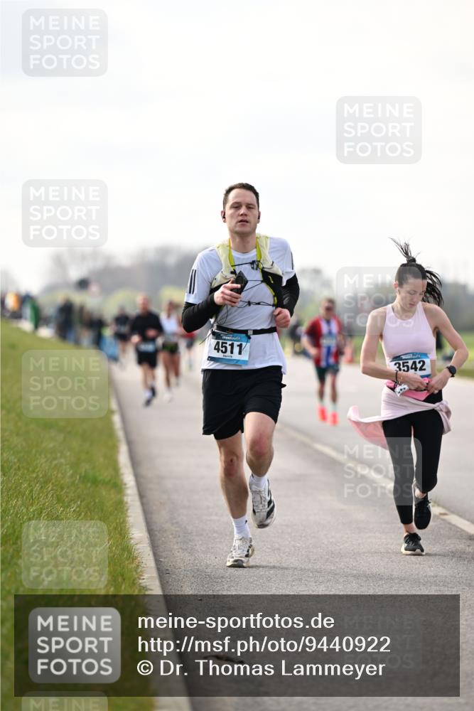 12.04.2026 - 45. Internationalen Wilhelmsburger Insellauf Dr. Thomas Lammeyer http://msf.ph/oto/9440922 12.04.2026 10:06:25 Laufen 4511, 3542 meine-sportfotos.de