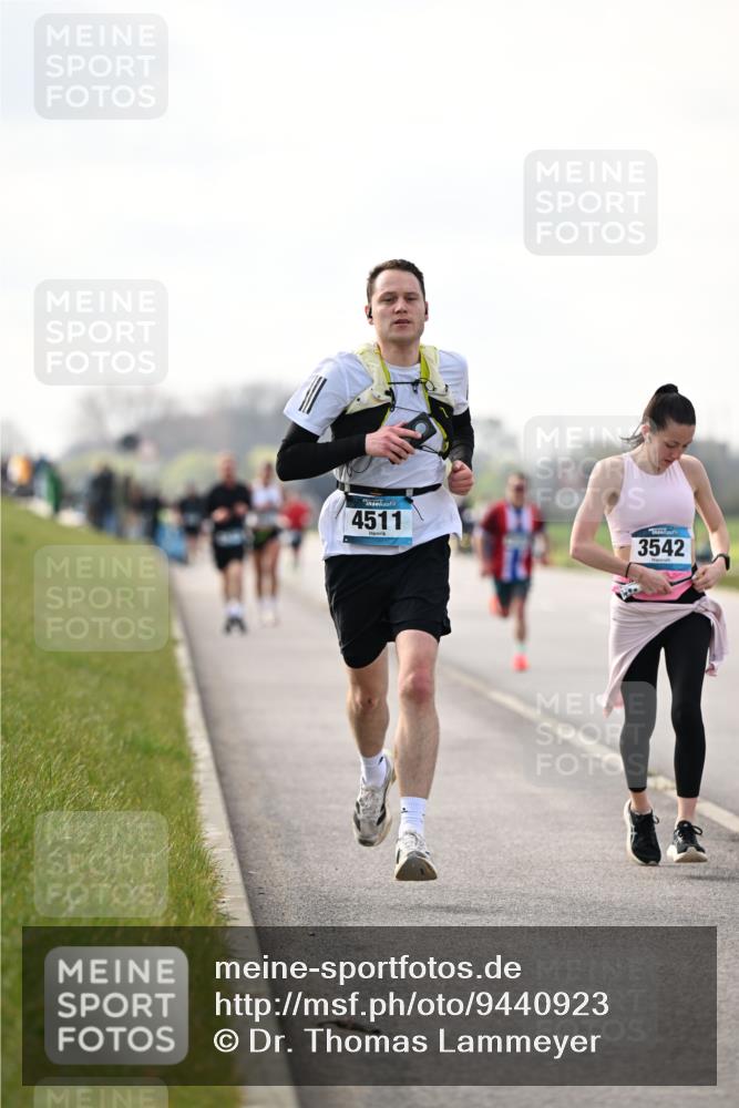 12.04.2026 - 45. Internationalen Wilhelmsburger Insellauf Dr. Thomas Lammeyer http://msf.ph/oto/9440923 12.04.2026 10:06:26 Laufen 4511, 3542 meine-sportfotos.de