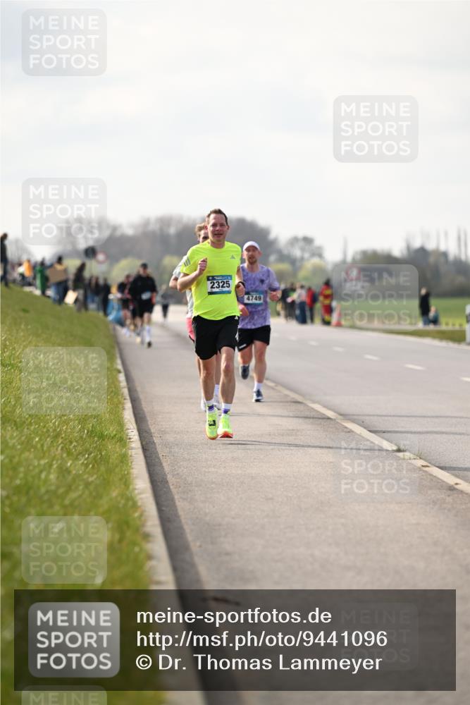 12.04.2026 - 45. Internationalen Wilhelmsburger Insellauf Dr. Thomas Lammeyer http://msf.ph/oto/9441096 12.04.2026 10:07:04 Laufen 2325, 4749 meine-sportfotos.de