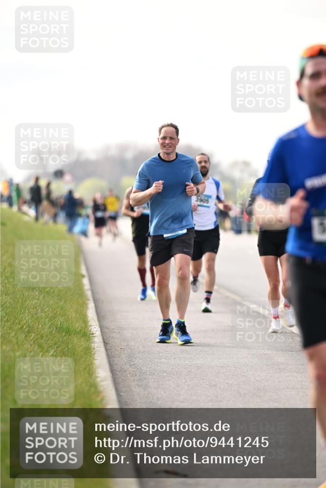 12.04.2026 - 45. Internationalen Wilhelmsburger Insellauf Dr. Thomas Lammeyer http://msf.ph/oto/9441245 12.04.2026 10:07:38 Laufen 3905 meine-sportfotos.de