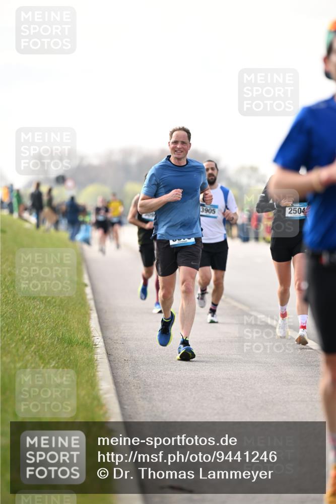 12.04.2026 - 45. Internationalen Wilhelmsburger Insellauf Dr. Thomas Lammeyer http://msf.ph/oto/9441246 12.04.2026 10:07:38 Laufen 2504, 3905 meine-sportfotos.de