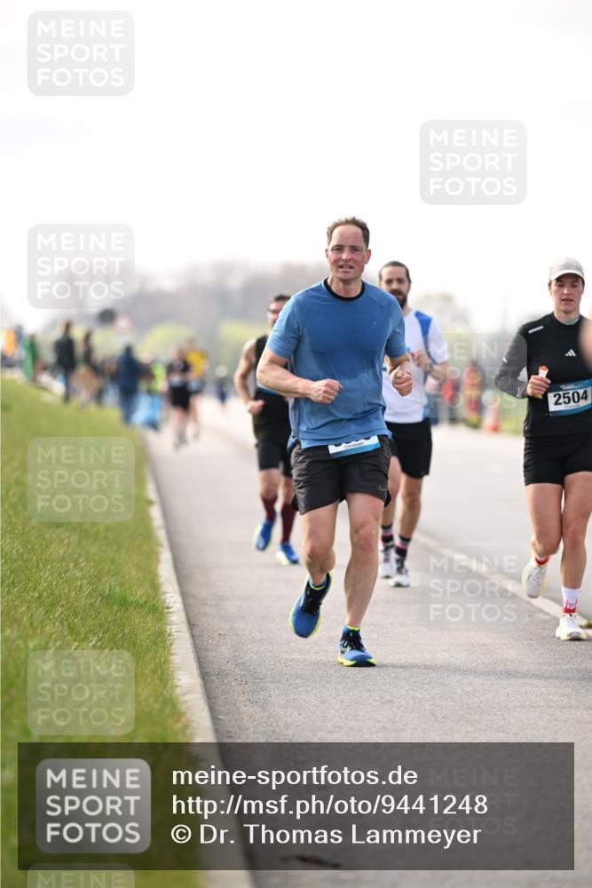 12.04.2026 - 45. Internationalen Wilhelmsburger Insellauf Dr. Thomas Lammeyer http://msf.ph/oto/9441248 12.04.2026 10:07:39 Laufen 2504 meine-sportfotos.de