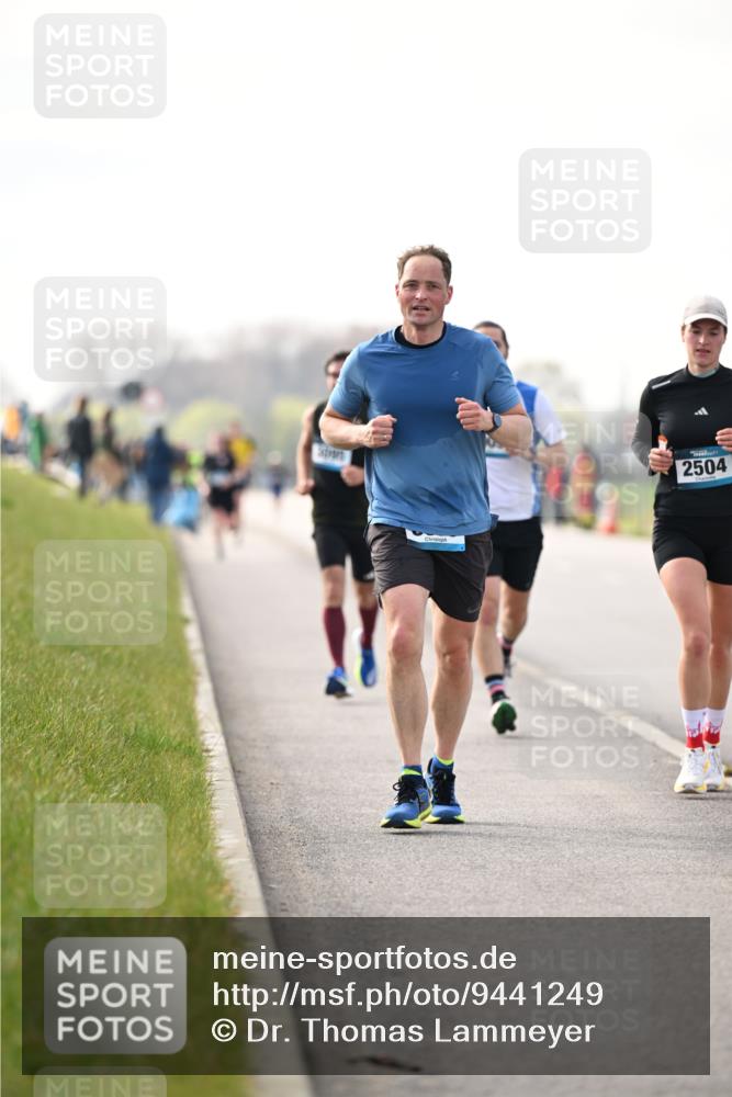 12.04.2026 - 45. Internationalen Wilhelmsburger Insellauf Dr. Thomas Lammeyer http://msf.ph/oto/9441249 12.04.2026 10:07:39 Laufen 2504 meine-sportfotos.de