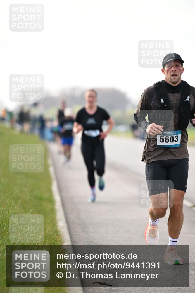 12.04.2026 - 45. Internationalen Wilhelmsburger Insellauf Dr. Thomas Lammeyer http://msf.ph/oto/9441391 12.04.2026 10:08:09 Laufen 56, 45, 5603 meine-sportfotos.de