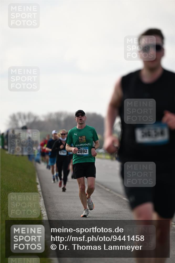 12.04.2026 - 45. Internationalen Wilhelmsburger Insellauf Dr. Thomas Lammeyer http://msf.ph/oto/9441458 12.04.2026 10:08:22 Laufen 1764, 2892, 5434 meine-sportfotos.de