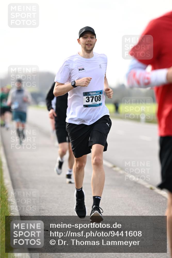12.04.2026 - 45. Internationalen Wilhelmsburger Insellauf Dr. Thomas Lammeyer http://msf.ph/oto/9441608 12.04.2026 10:08:49 Laufen 3708 meine-sportfotos.de