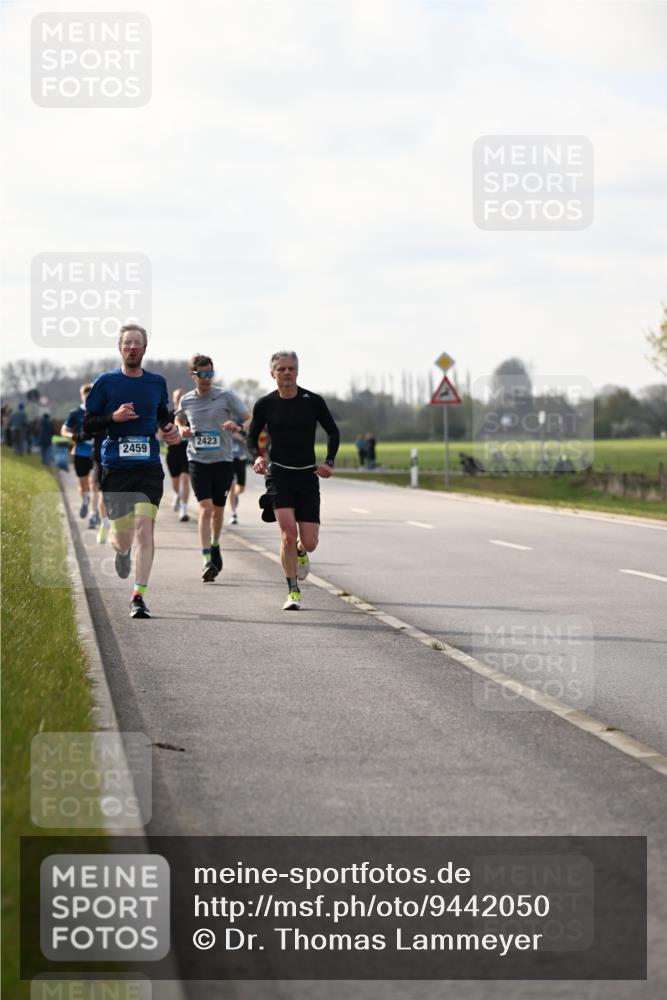 12.04.2026 - 45. Internationalen Wilhelmsburger Insellauf Dr. Thomas Lammeyer http://msf.ph/oto/9442050 12.04.2026 10:10:12 Laufen 2423, 2459 meine-sportfotos.de