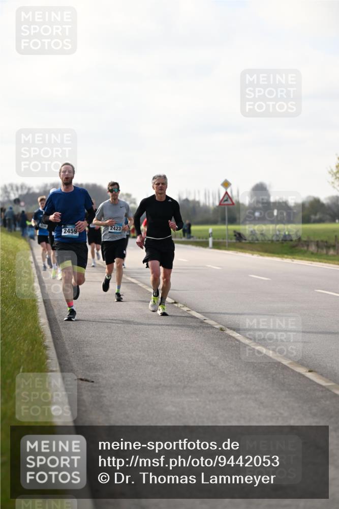 12.04.2026 - 45. Internationalen Wilhelmsburger Insellauf Dr. Thomas Lammeyer http://msf.ph/oto/9442053 12.04.2026 10:10:13 Laufen 2423, 2459 meine-sportfotos.de
