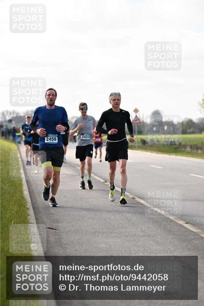 12.04.2026 - 45. Internationalen Wilhelmsburger Insellauf Dr. Thomas Lammeyer http://msf.ph/oto/9442058 12.04.2026 10:10:14 Laufen 2423, 2459 meine-sportfotos.de