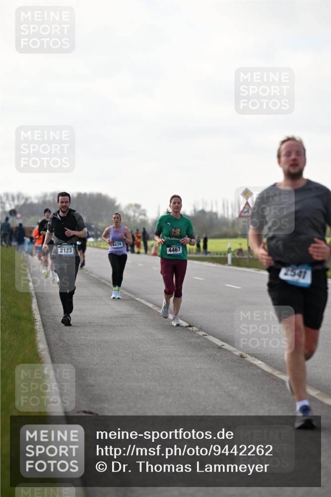 12.04.2026 - 45. Internationalen Wilhelmsburger Insellauf Dr. Thomas Lammeyer http://msf.ph/oto/9442262 12.04.2026 10:11:08 Laufen 4439, 2123, 4467, 2541 meine-sportfotos.de
