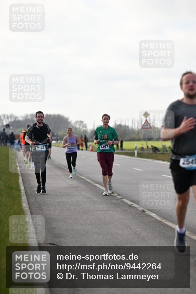 12.04.2026 - 45. Internationalen Wilhelmsburger Insellauf Dr. Thomas Lammeyer http://msf.ph/oto/9442264 12.04.2026 10:11:08 Laufen 2123, 4439, 4467, 2541 meine-sportfotos.de