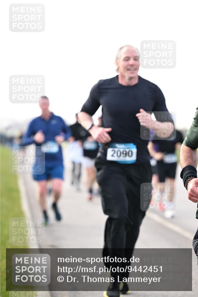 12.04.2026 - 45. Internationalen Wilhelmsburger Insellauf Dr. Thomas Lammeyer http://msf.ph/oto/9442451 12.04.2026 10:11:45 Laufen 2090 meine-sportfotos.de