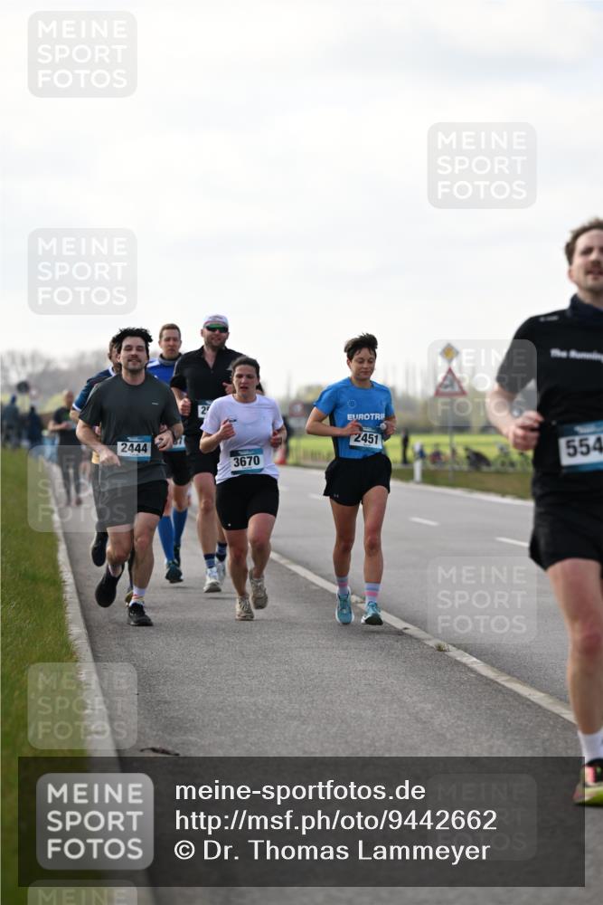 12.04.2026 - 45. Internationalen Wilhelmsburger Insellauf Dr. Thomas Lammeyer http://msf.ph/oto/9442662 12.04.2026 10:12:59 Laufen 2444, 3670, 2451, 554 meine-sportfotos.de