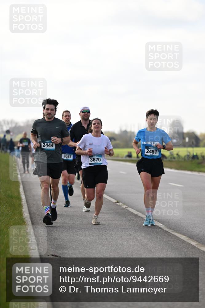 12.04.2026 - 45. Internationalen Wilhelmsburger Insellauf Dr. Thomas Lammeyer http://msf.ph/oto/9442669 12.04.2026 10:13:00 Laufen 2444, 3087, 3670, 2451 meine-sportfotos.de