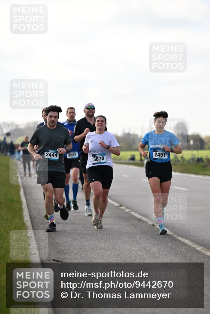 12.04.2026 - 45. Internationalen Wilhelmsburger Insellauf Dr. Thomas Lammeyer http://msf.ph/oto/9442670 12.04.2026 10:13:00 Laufen 2444, 3087, 3670, 2451 meine-sportfotos.de