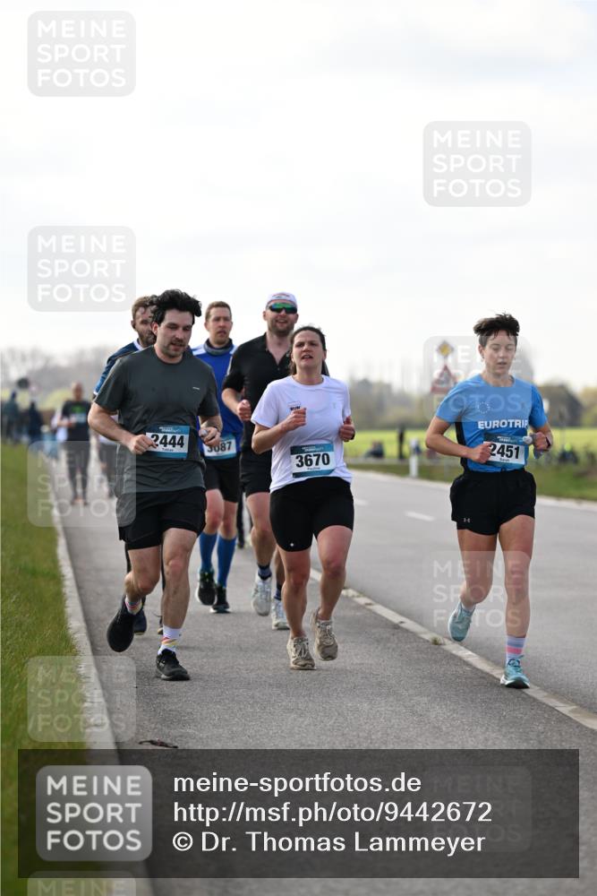 12.04.2026 - 45. Internationalen Wilhelmsburger Insellauf Dr. Thomas Lammeyer http://msf.ph/oto/9442672 12.04.2026 10:13:01 Laufen 2444, 3087, 3670, 2451 meine-sportfotos.de