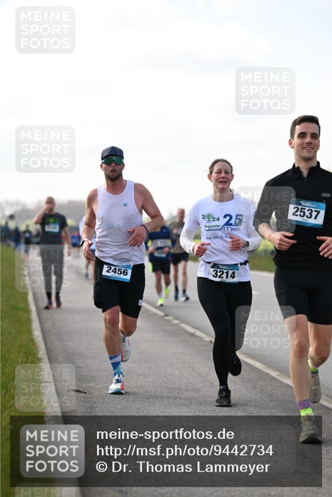12.04.2026 - 45. Internationalen Wilhelmsburger Insellauf Dr. Thomas Lammeyer http://msf.ph/oto/9442734 12.04.2026 10:13:14 Laufen 2456, 224, 25, 26, 2537, 3214 meine-sportfotos.de