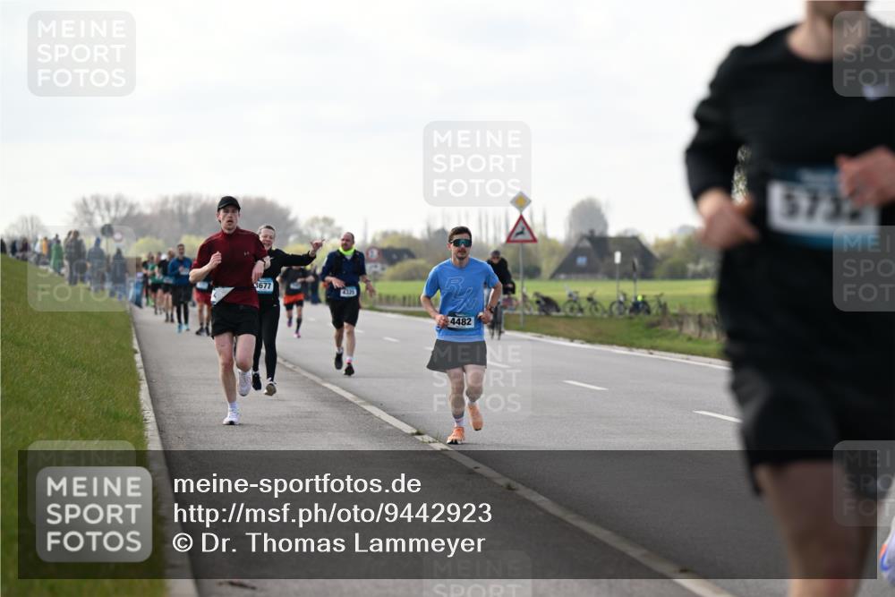 12.04.2026 - 45. Internationalen Wilhelmsburger Insellauf Dr. Thomas Lammeyer http://msf.ph/oto/9442923 12.04.2026 10:14:11 Laufen 3677, 425, 4482, 573 meine-sportfotos.de