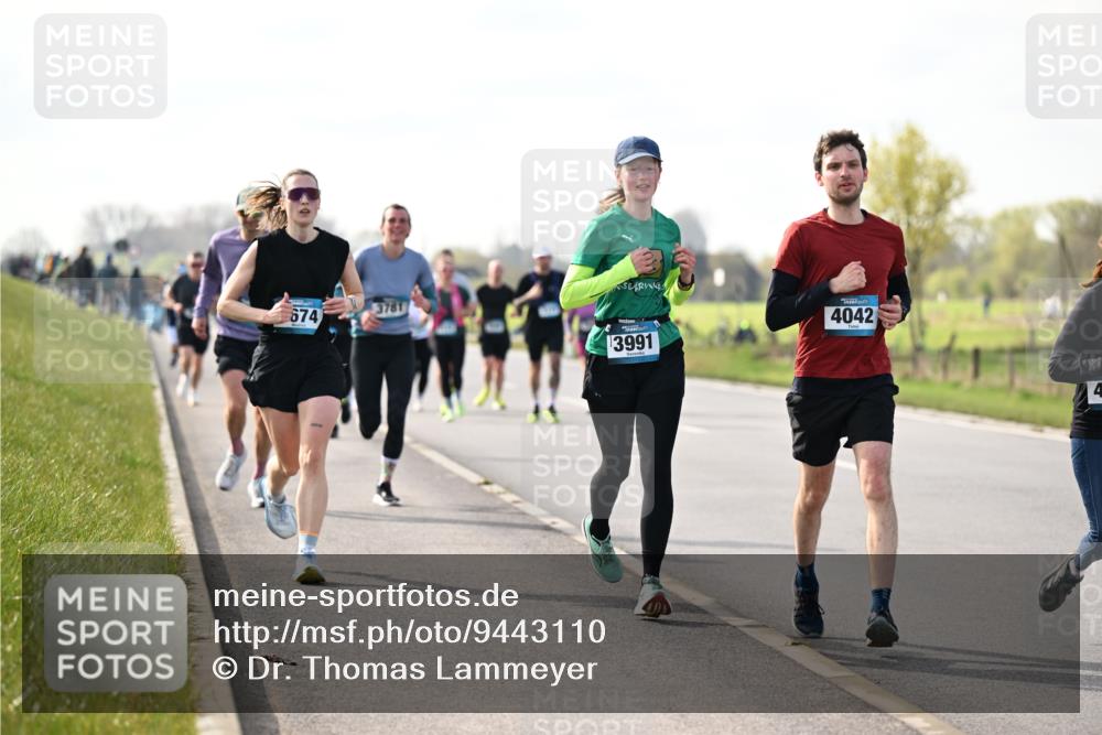 12.04.2026 - 45. Internationalen Wilhelmsburger Insellauf Dr. Thomas Lammeyer http://msf.ph/oto/9443110 12.04.2026 10:14:49 Laufen 674, 4042, 3991 meine-sportfotos.de