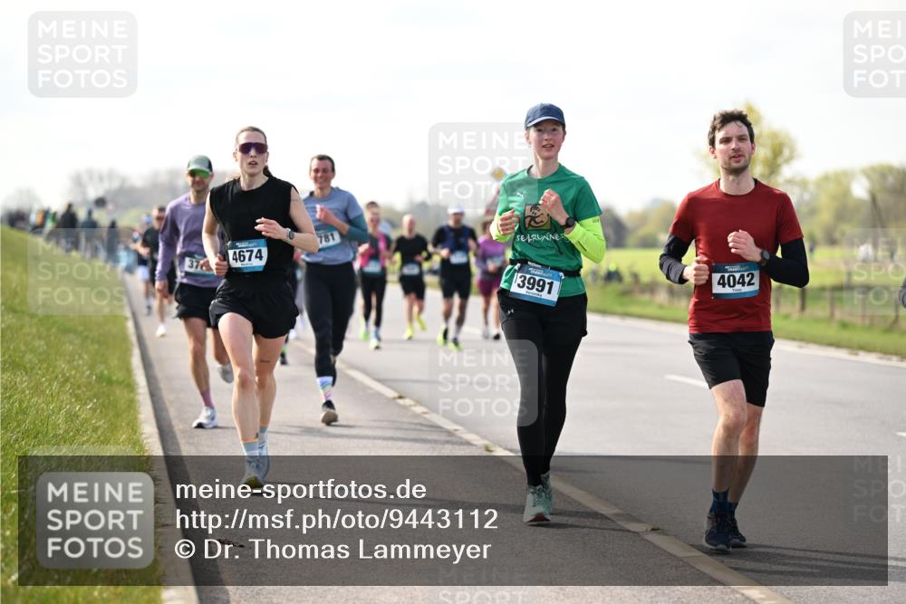 12.04.2026 - 45. Internationalen Wilhelmsburger Insellauf Dr. Thomas Lammeyer http://msf.ph/oto/9443112 12.04.2026 10:14:49 Laufen 37, 4674, 3991, 4042 meine-sportfotos.de