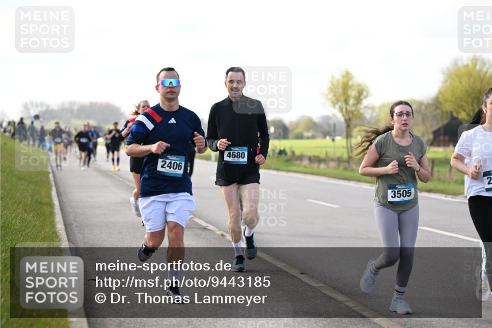12.04.2026 - 45. Internationalen Wilhelmsburger Insellauf Dr. Thomas Lammeyer http://msf.ph/oto/9443185 12.04.2026 10:15:03 Laufen 2406, 4680, 3505, 2 meine-sportfotos.de
