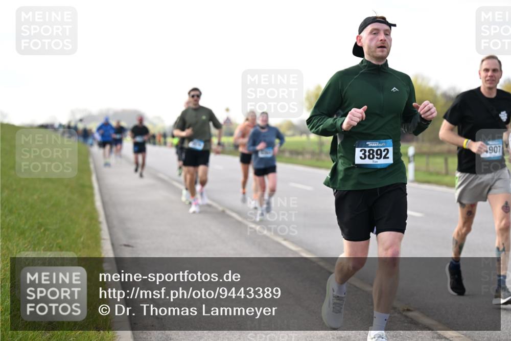 12.04.2026 - 45. Internationalen Wilhelmsburger Insellauf Dr. Thomas Lammeyer http://msf.ph/oto/9443389 12.04.2026 10:15:45 Laufen 3892, 907 meine-sportfotos.de