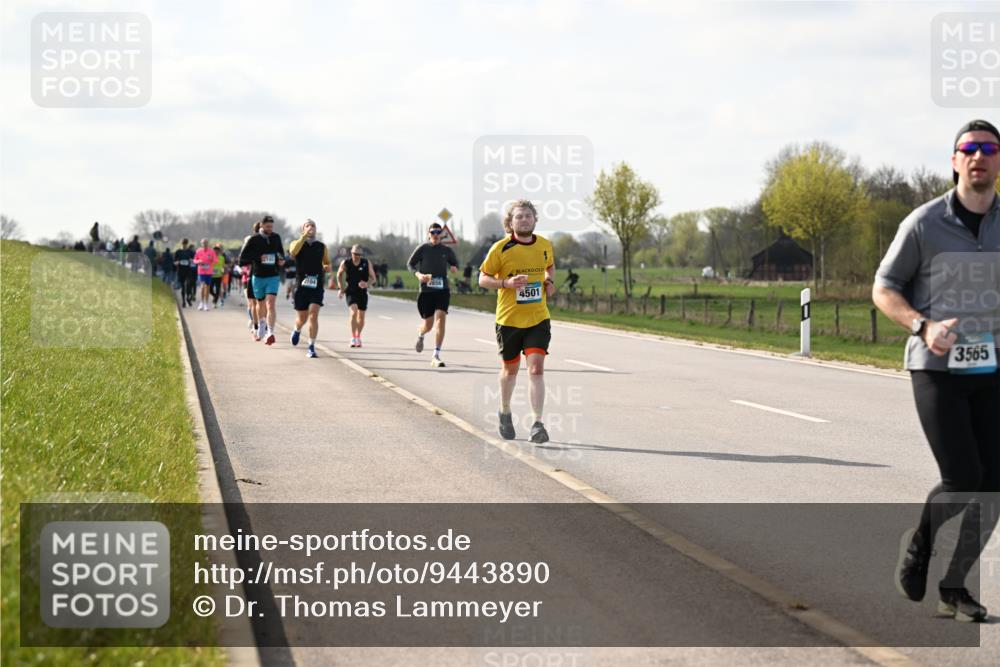 12.04.2026 - 45. Internationalen Wilhelmsburger Insellauf Dr. Thomas Lammeyer http://msf.ph/oto/9443890 12.04.2026 10:17:15 Laufen 2656, 104, 4501, 3565 meine-sportfotos.de