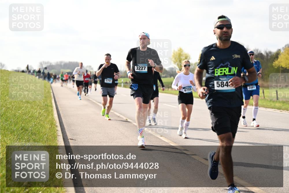 12.04.2026 - 45. Internationalen Wilhelmsburger Insellauf Dr. Thomas Lammeyer http://msf.ph/oto/9444028 12.04.2026 10:17:40 Laufen 5751, 3227, 4755, 5843, 4481 meine-sportfotos.de
