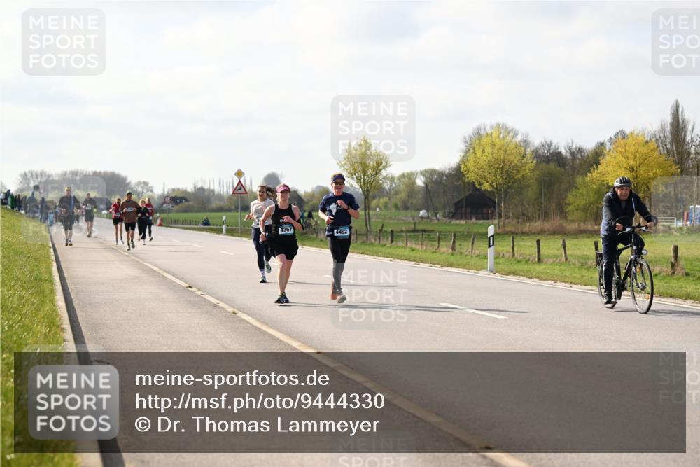 12.04.2026 - 45. Internationalen Wilhelmsburger Insellauf Dr. Thomas Lammeyer http://msf.ph/oto/9444330 12.04.2026 10:18:42 Laufen 4367, 4402 meine-sportfotos.de