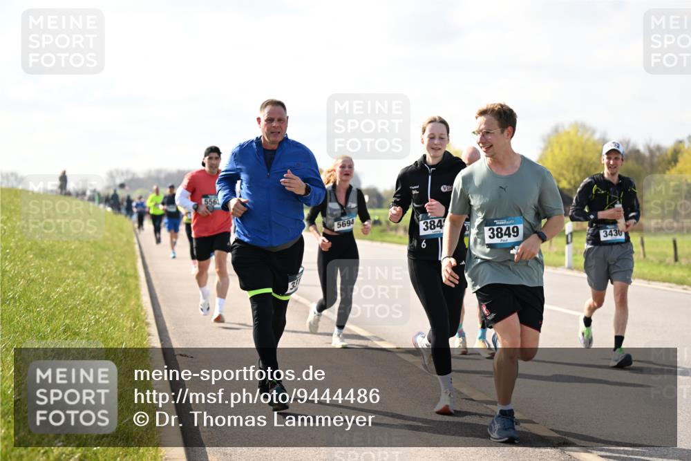 12.04.2026 - 45. Internationalen Wilhelmsburger Insellauf Dr. Thomas Lammeyer http://msf.ph/oto/9444486 12.04.2026 10:19:12 Laufen 556, 5694, 384, 3849, 6, 3430 meine-sportfotos.de