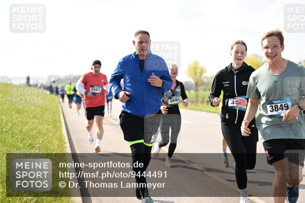 12.04.2026 - 45. Internationalen Wilhelmsburger Insellauf Dr. Thomas Lammeyer http://msf.ph/oto/9444491 12.04.2026 10:19:13 Laufen 5563, 33, 5694, 3, 3849 meine-sportfotos.de