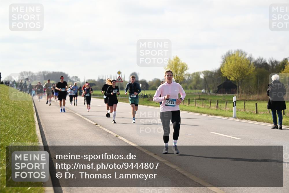 12.04.2026 - 45. Internationalen Wilhelmsburger Insellauf Dr. Thomas Lammeyer http://msf.ph/oto/9444807 12.04.2026 10:20:13 Laufen 3010, 3854, 5421 meine-sportfotos.de