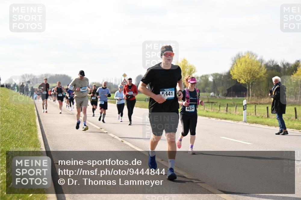 12.04.2026 - 45. Internationalen Wilhelmsburger Insellauf Dr. Thomas Lammeyer http://msf.ph/oto/9444844 12.04.2026 10:20:22 Laufen 3484, 5441, 4634 meine-sportfotos.de