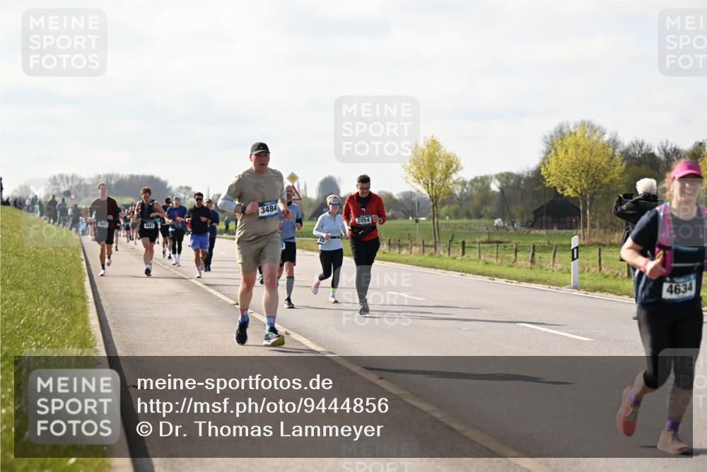 12.04.2026 - 45. Internationalen Wilhelmsburger Insellauf Dr. Thomas Lammeyer http://msf.ph/oto/9444856 12.04.2026 10:20:24 Laufen 4682, 4681, 3484, 2054, 4634 meine-sportfotos.de