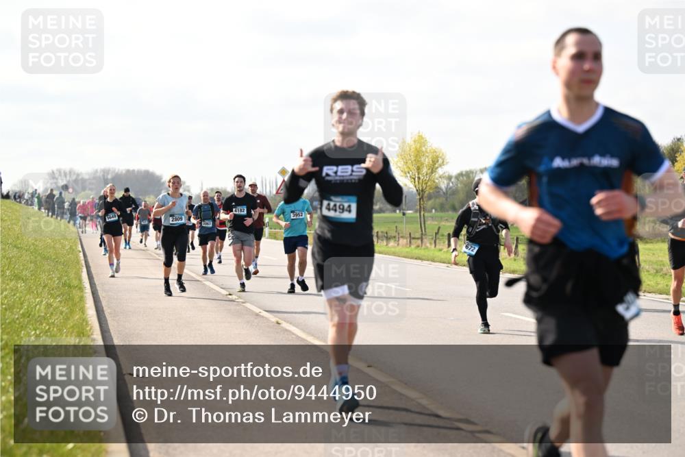 12.04.2026 - 45. Internationalen Wilhelmsburger Insellauf Dr. Thomas Lammeyer http://msf.ph/oto/9444950 12.04.2026 10:20:43 Laufen 5649, 2809, 3063, 4182, 3952, 4494 meine-sportfotos.de