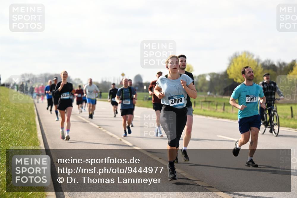 12.04.2026 - 45. Internationalen Wilhelmsburger Insellauf Dr. Thomas Lammeyer http://msf.ph/oto/9444977 12.04.2026 10:20:47 Laufen 5649, 2809, 3952 meine-sportfotos.de