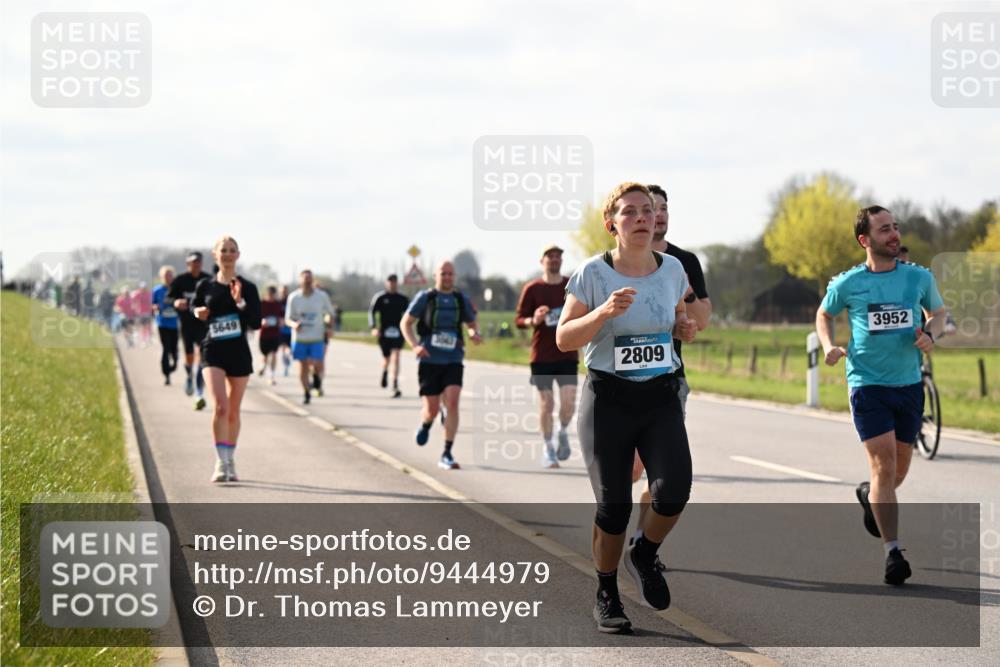 12.04.2026 - 45. Internationalen Wilhelmsburger Insellauf Dr. Thomas Lammeyer http://msf.ph/oto/9444979 12.04.2026 10:20:47 Laufen 5649, 2809, 3952 meine-sportfotos.de