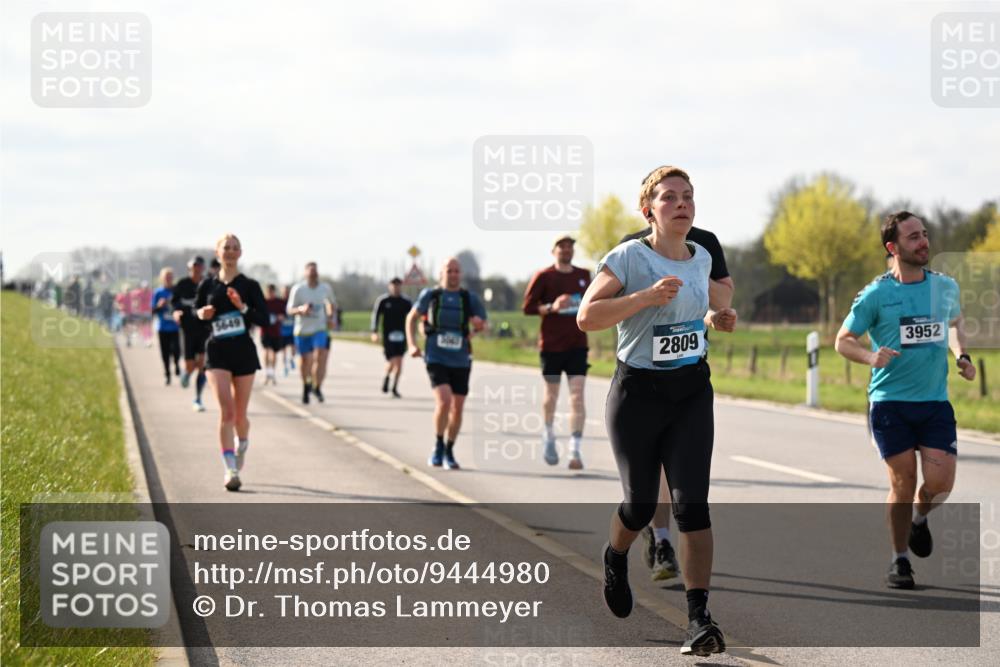 12.04.2026 - 45. Internationalen Wilhelmsburger Insellauf Dr. Thomas Lammeyer http://msf.ph/oto/9444980 12.04.2026 10:20:47 Laufen 5649, 2809, 3952 meine-sportfotos.de