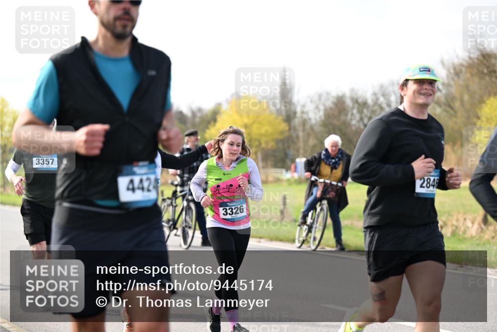 12.04.2026 - 45. Internationalen Wilhelmsburger Insellauf Dr. Thomas Lammeyer http://msf.ph/oto/9445174 12.04.2026 10:21:35 Laufen 3357, 4424, 3326, 2846 meine-sportfotos.de